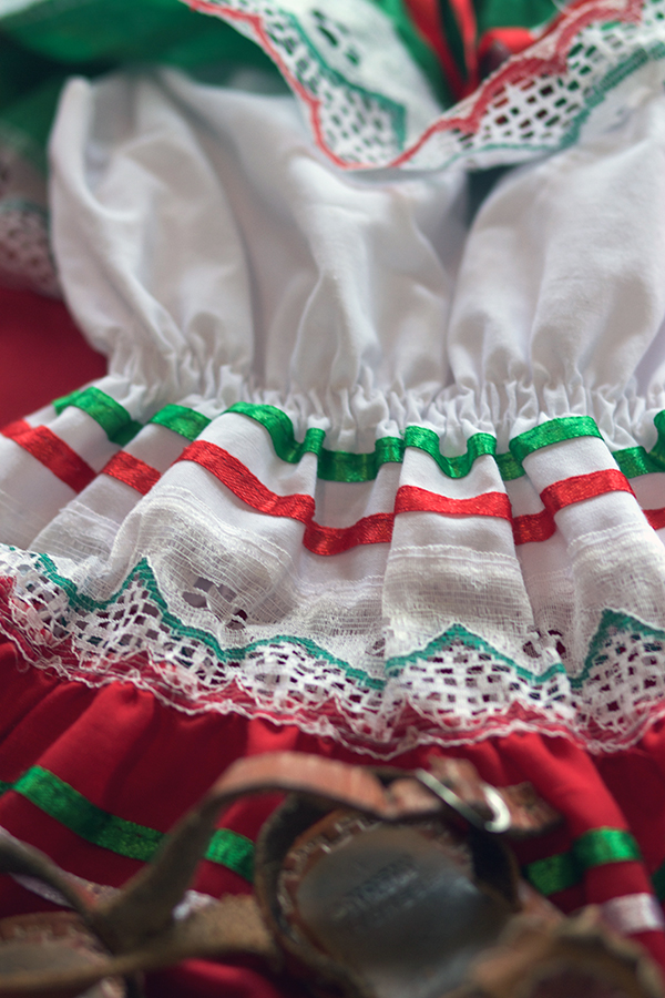 tradition-mexican-clothing