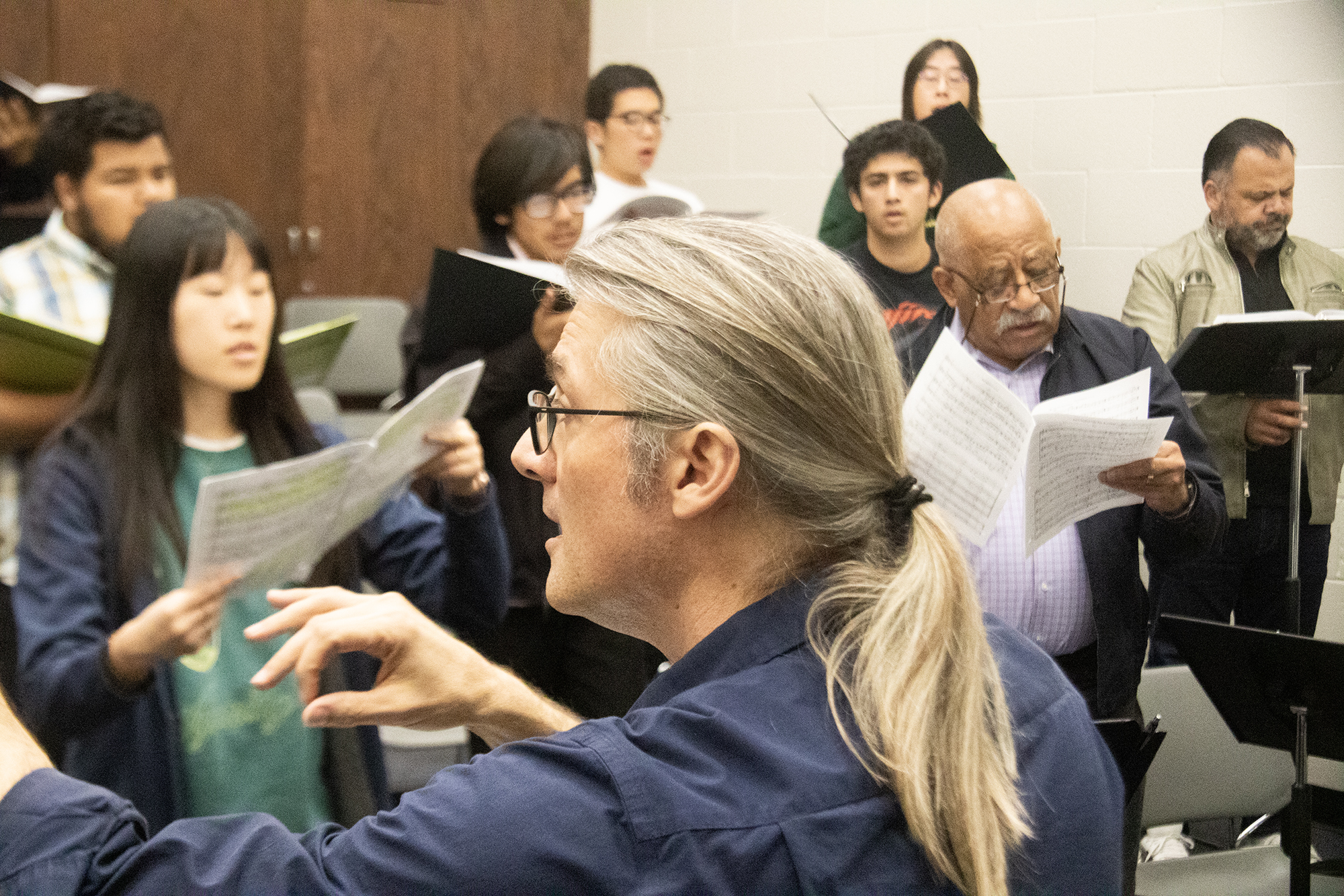 Dr Jones Directing Choir Practice (Photo by Zendy Garrido)